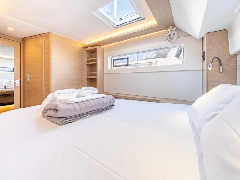 Hire Catamaran Lagoon with a boat licence