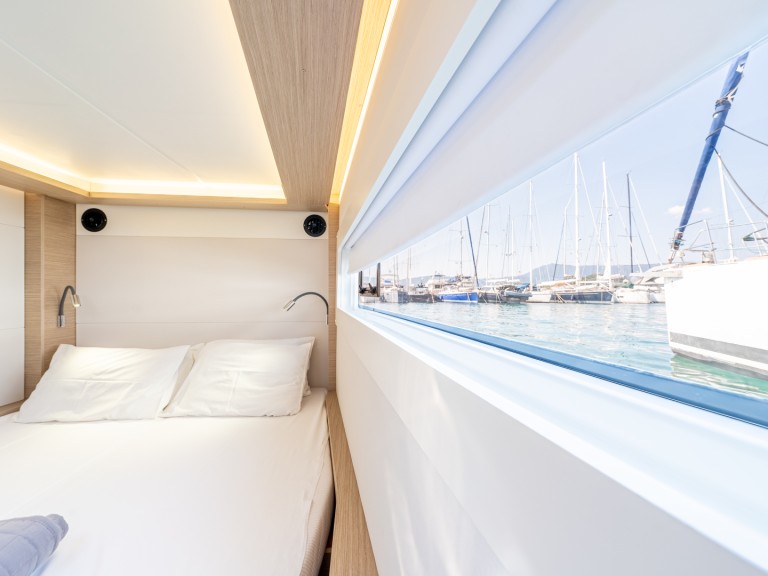 Hire Catamaran Lagoon with a boat licence