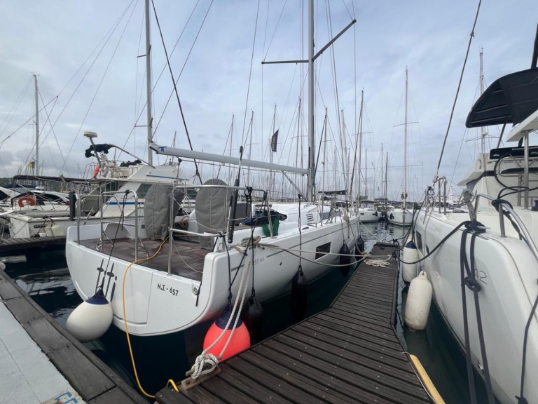 Yacht charter Lávrio - Bénéteau First 44 on SamBoat