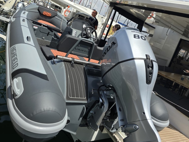 Hire Catamaran Lagoon with a boat licence