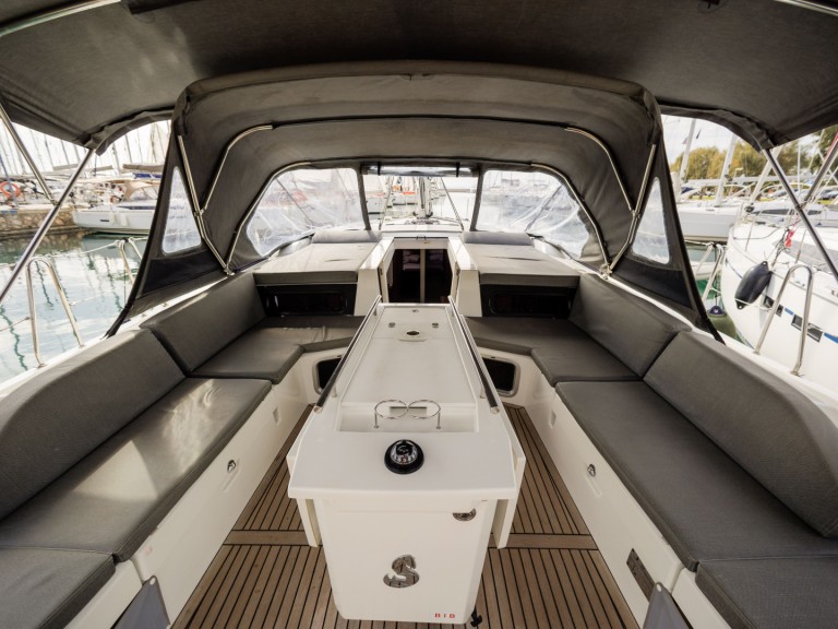 Bénéteau Oceanis 51.1 charter bareboat or skippered in  Alimos