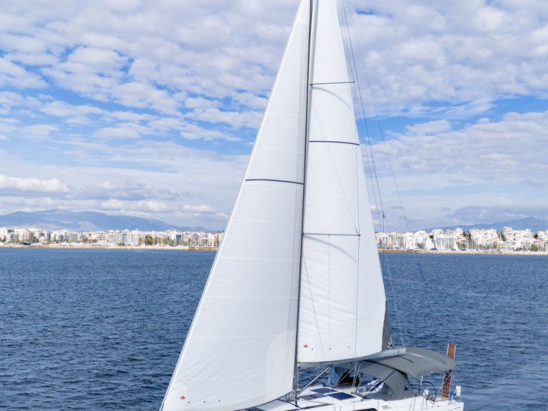 Hire a Bénéteau Oceanis 51.1 Alimos