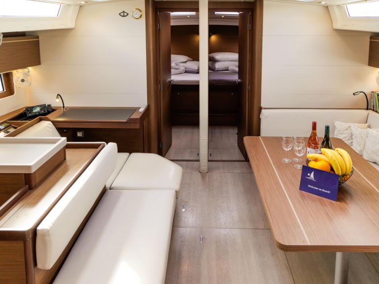 Hire Sailboat with or without skipper Bénéteau Alimos