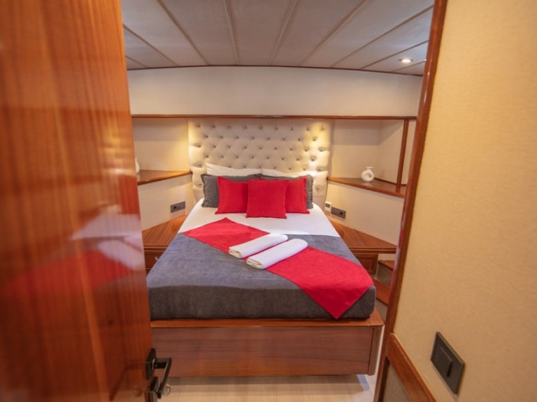 Yacht hire Marmaris cheap Royal RTT