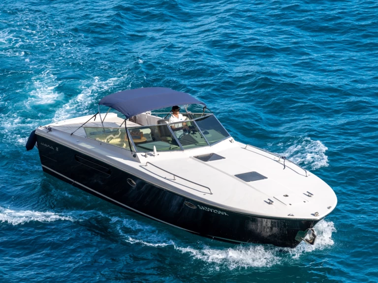 Yacht hire Positano cheap Itama 38