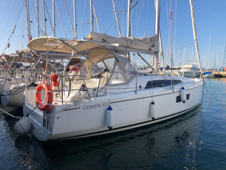 Yacht charter Izola - Bénéteau Oceanis 30.1 on SamBoat