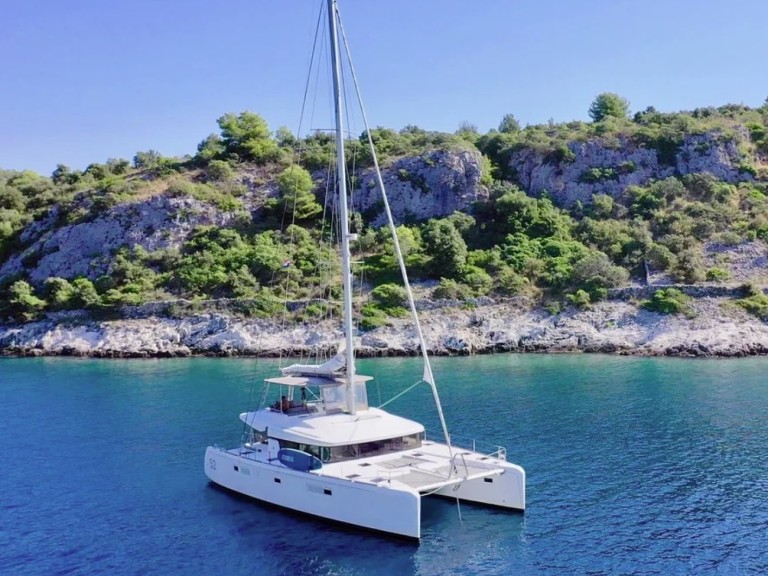 Yacht charter Pirovac - Lagoon Lagoon 52 F on SamBoat