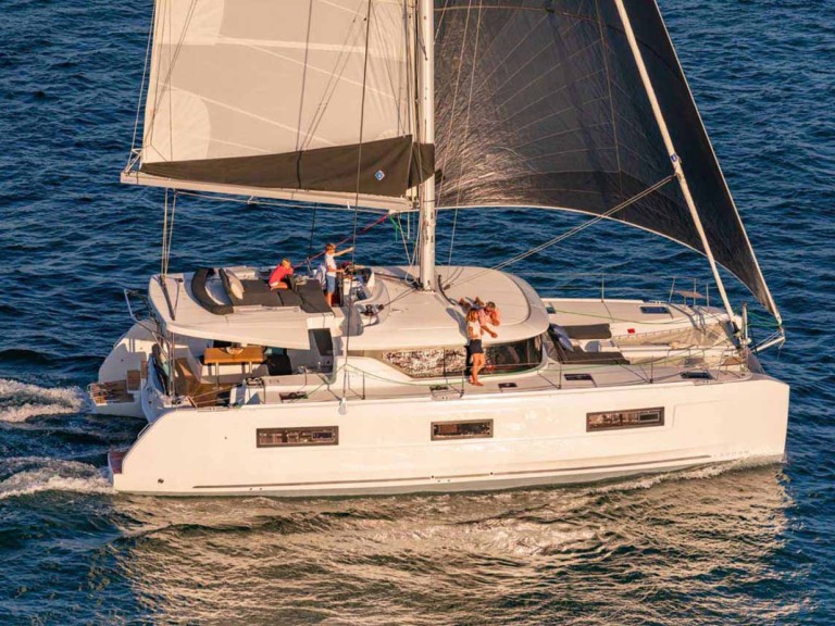 Yacht hire Palma de Mallorca cheap Lagoon 46
