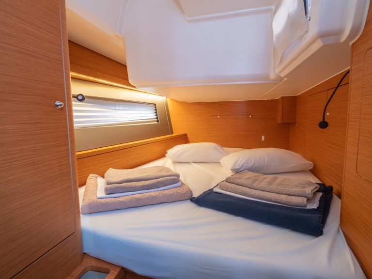 Sailboat to hire Skradin at the best price