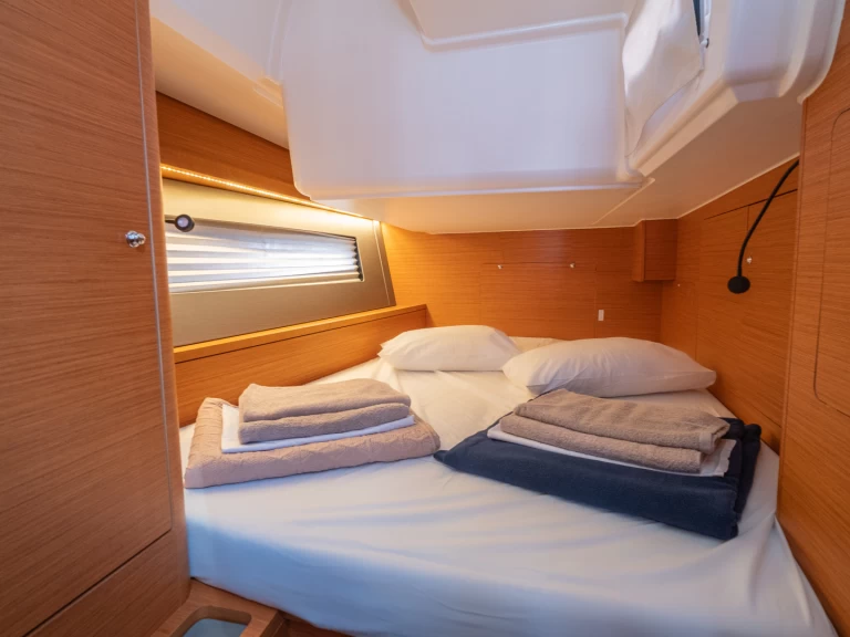 Sailboat to hire Skradin at the best price