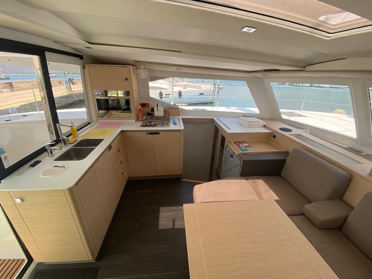 Hire Catamaran Fountaine Pajot with a boat licence