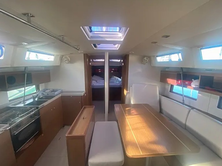 Hire Sailboat Bénéteau with a boat licence