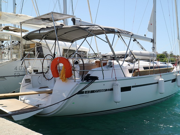 Hire Sailboat Bavaria with a boat licence