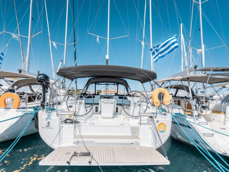 Hire a Bénéteau Oceanis 40.1 Rhodes (City)
