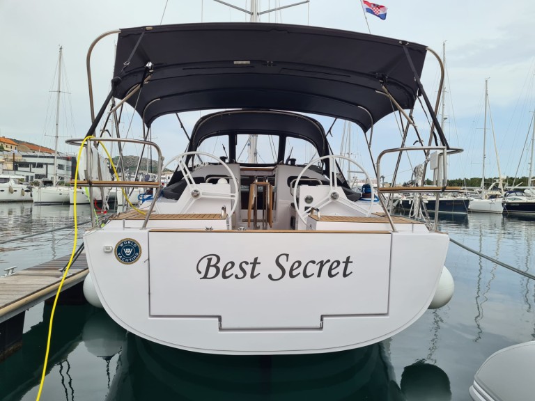 Hire Sailboat Elan with a boat licence