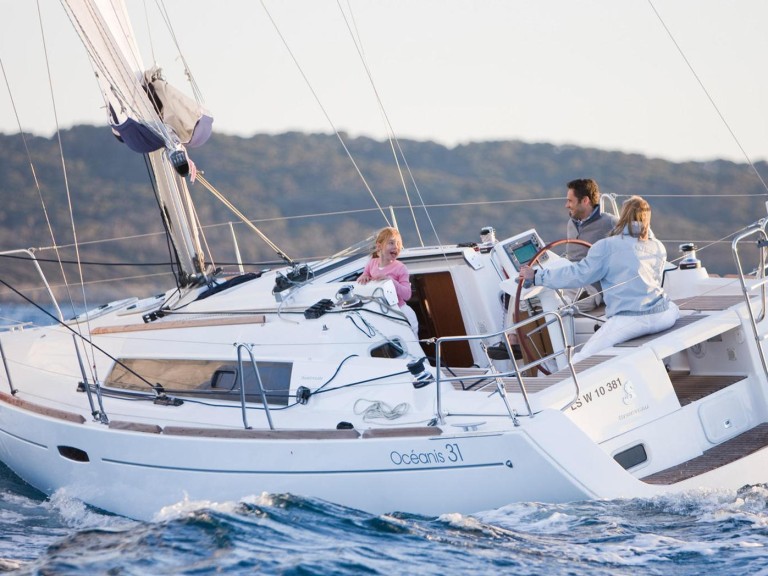 Hire a Bénéteau Oceanis 31 Flensburg