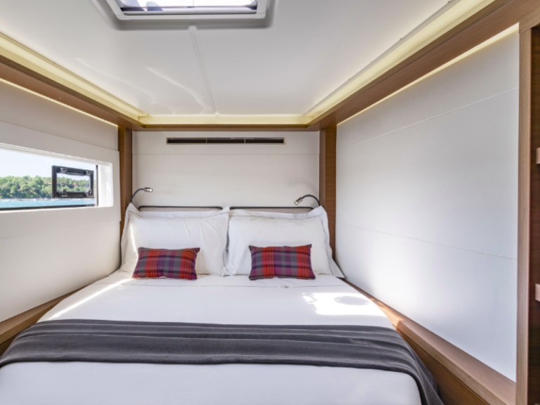 Charter a Lagoon Lagoon 46 in Alimos on Samboat