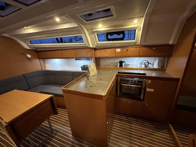 Hire a Bavaria Cruiser 37 Jezera