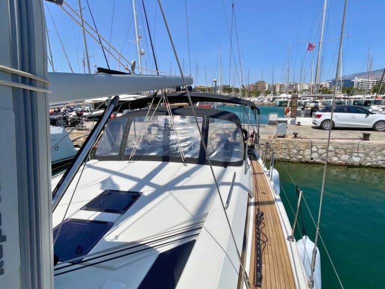 Bénéteau Oceanis 46.1 charter bareboat or skippered in  Alimos