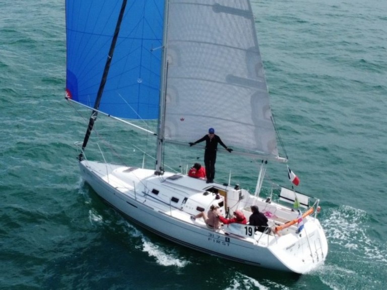 Hire Sailboat Bénéteau with a boat licence