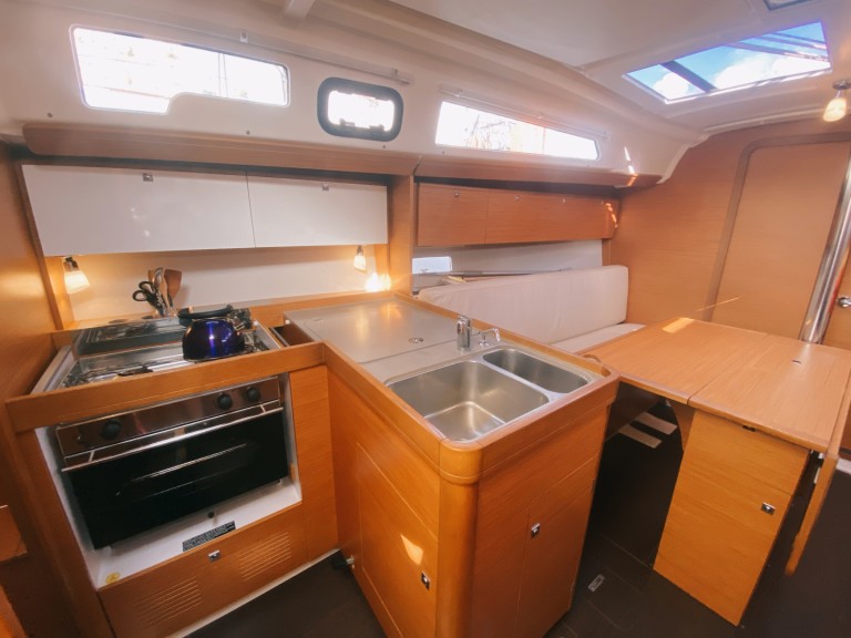 Hire Sailboat with or without skipper Dufour Marseille