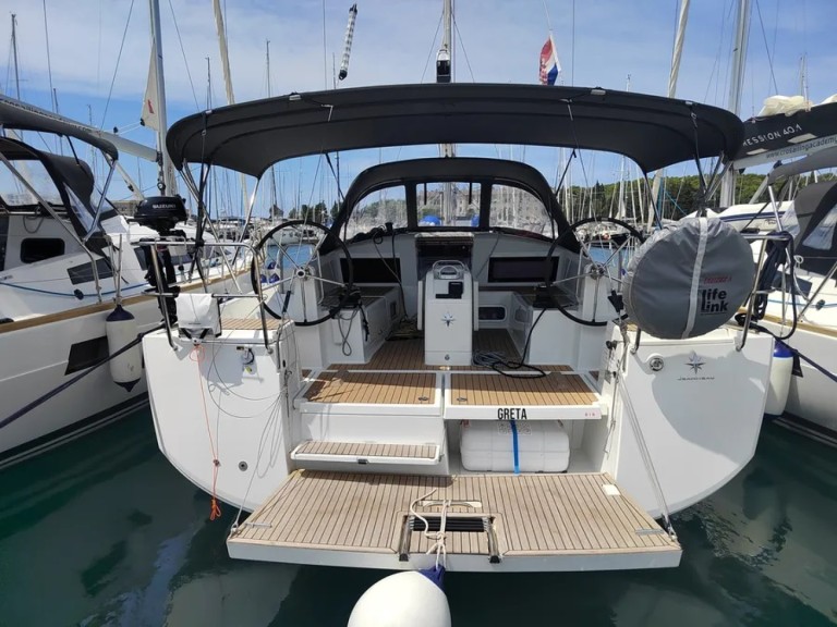 Charter a Jeanneau Sun Odyssey 440 in Pula on Samboat