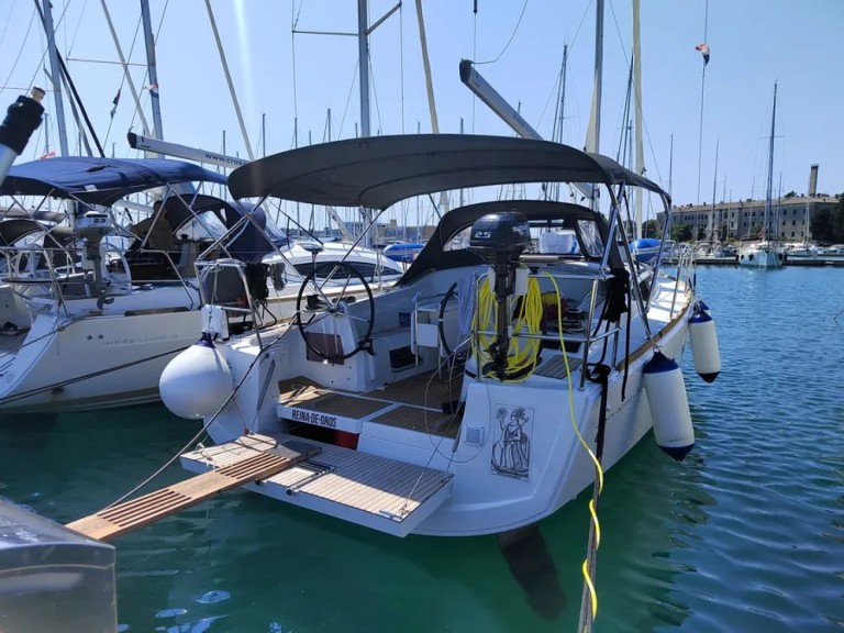 Hire Sailboat with or without skipper Jeanneau Pula