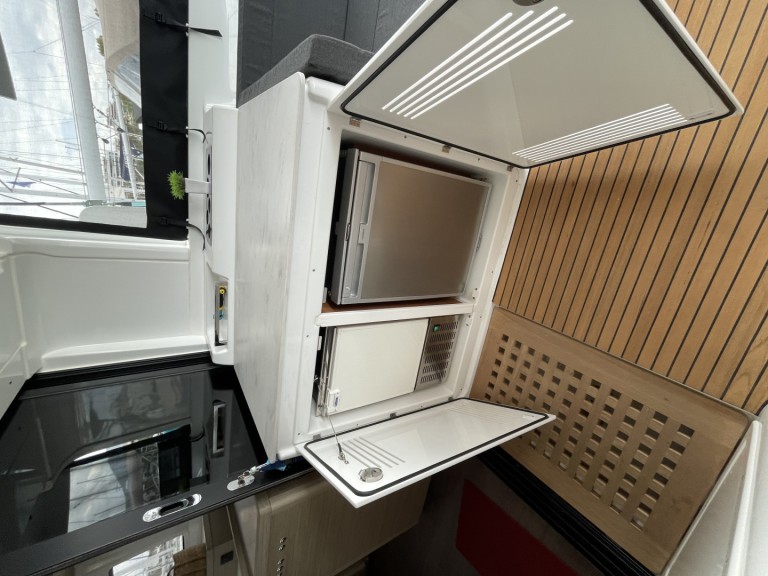 Catamaran to hire Alimos at the best price