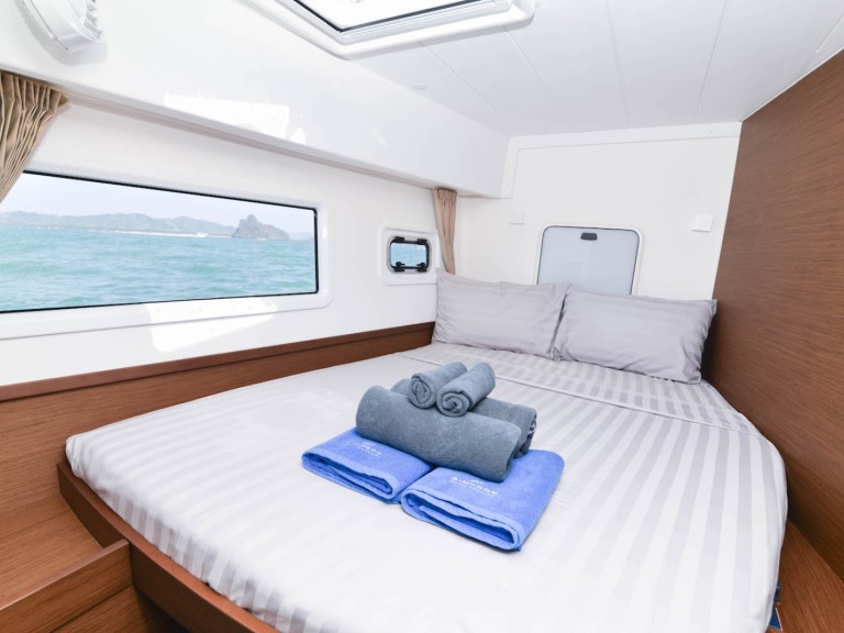 Yacht charter Phuket (City) - Lagoon Lagoon 42 on SamBoat