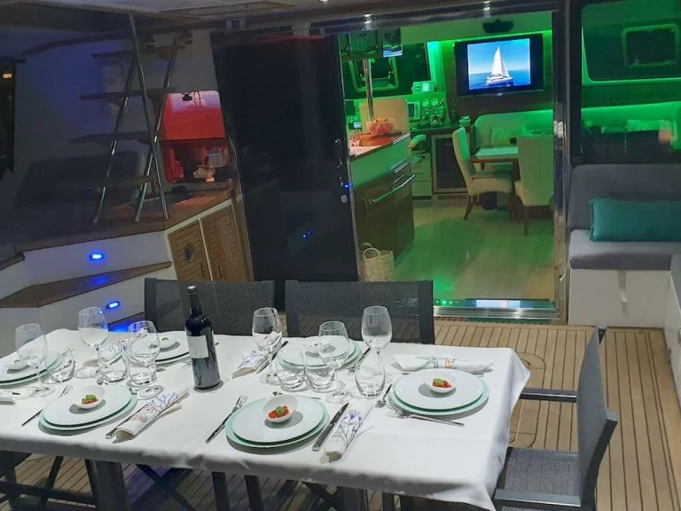 Hire a Sunreef SUNNYACHT Corsica