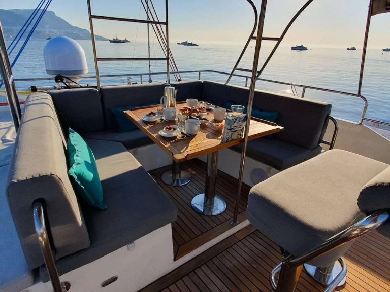 Catamaran hire in Corsica - Sunreef SUNNYACHT