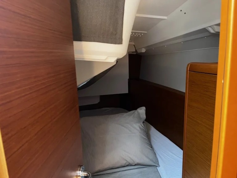 Sailboat hire in Pula - Jeanneau Sun Odyssey 349