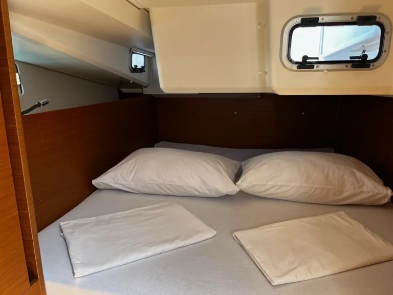Hire a Jeanneau Sun Odyssey 440 Pula
