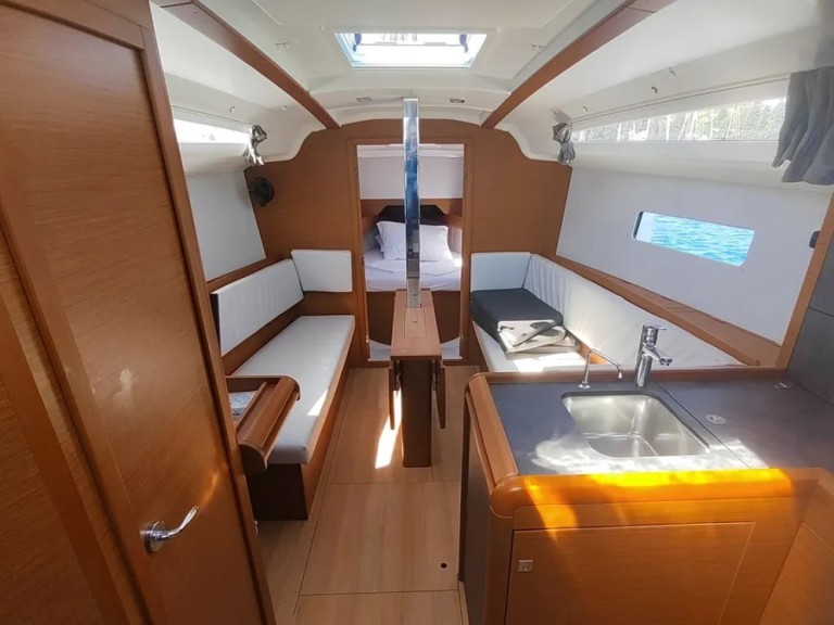 Yacht charter Pula - Jeanneau Sun Odyssey 349 on SamBoat