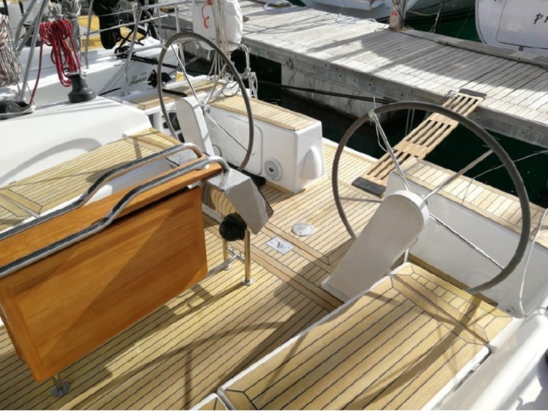 Sailboat to hire Primošten at the best price