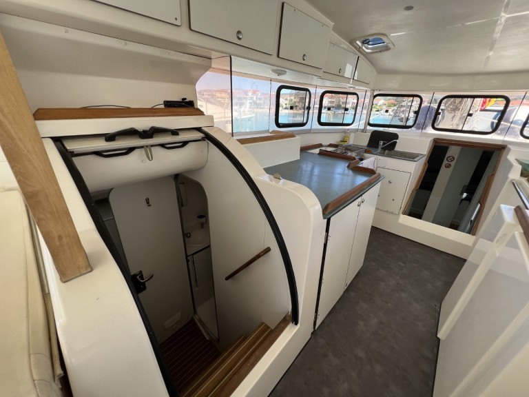 Sailboat hire in Primošten - Dufour Atoll 6