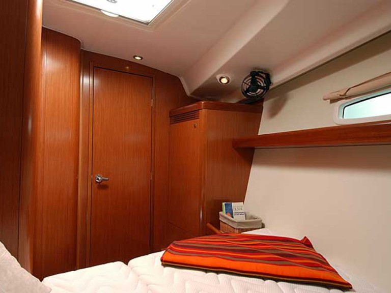 Hire Sailboat Bénéteau with a boat licence