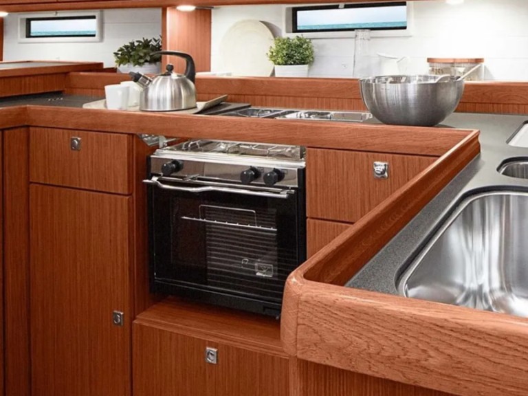 Hire a Bavaria Cruiser 51 Alimos