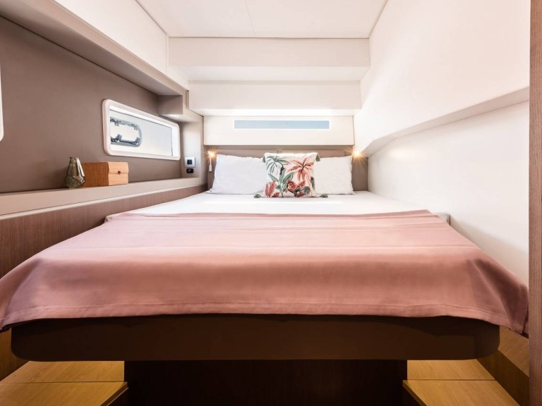 Charter a Bali Bali 4.2 in Alimos on Samboat