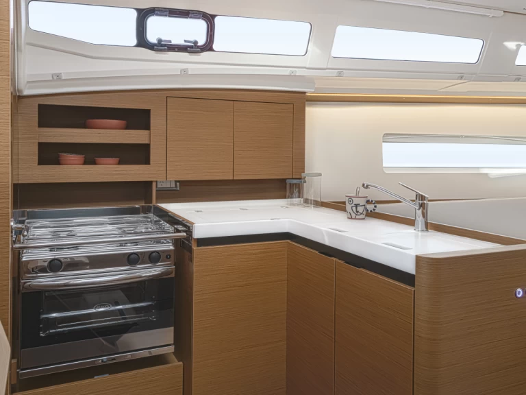 Sailboat hire in Las Galletas - Jeanneau Sun Odyssey 380