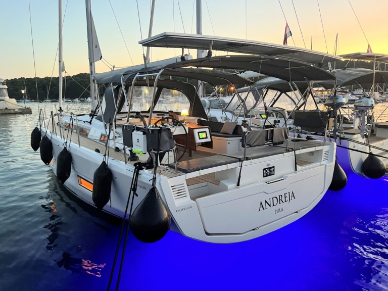 Yacht charter Pula - Dufour Dufour 470 on SamBoat