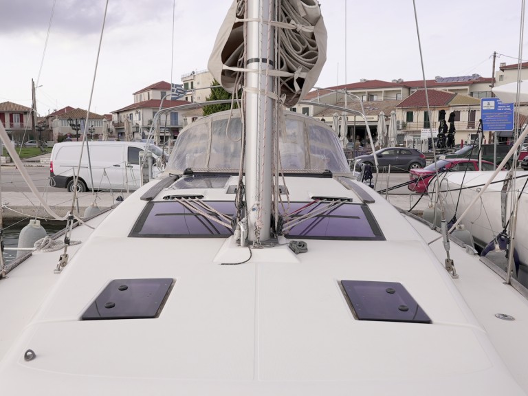 Sailboat to hire Lefkáda at the best price