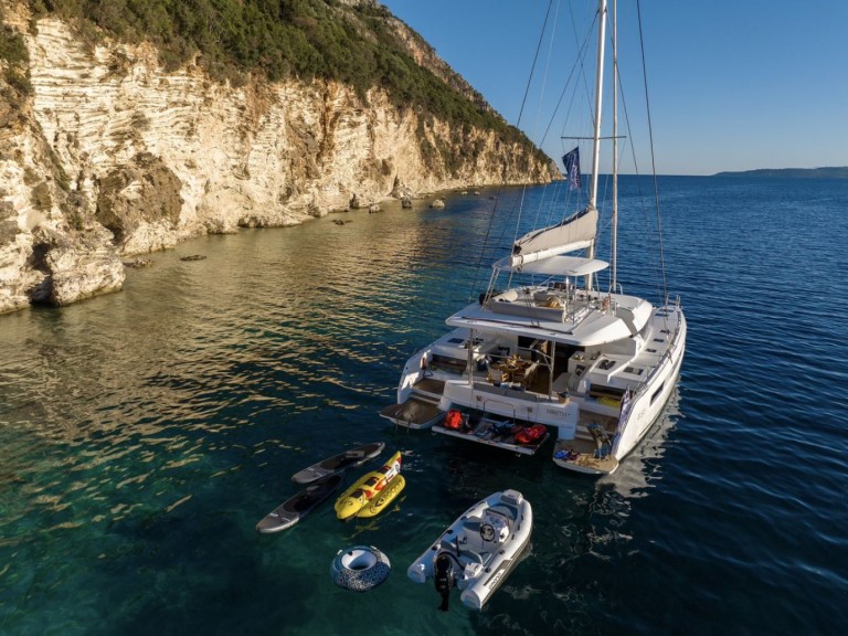 Catamaran hire in Lefkáda - Lagoon Lagoon 51