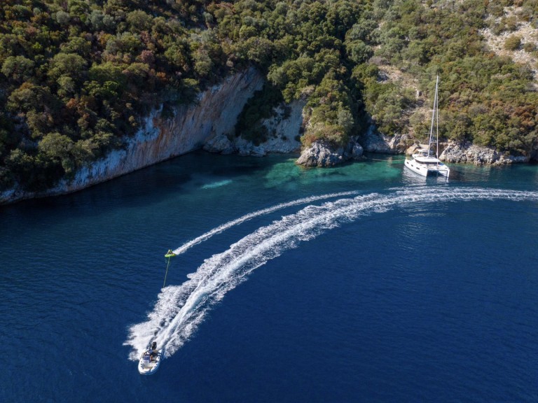 Hire a Lagoon Lagoon 46 Lefkáda