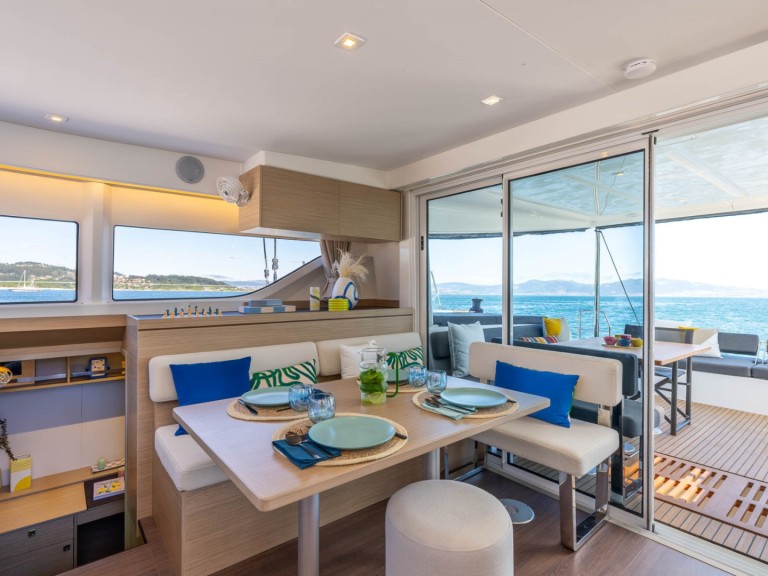 Hire Catamaran Lagoon with a boat licence