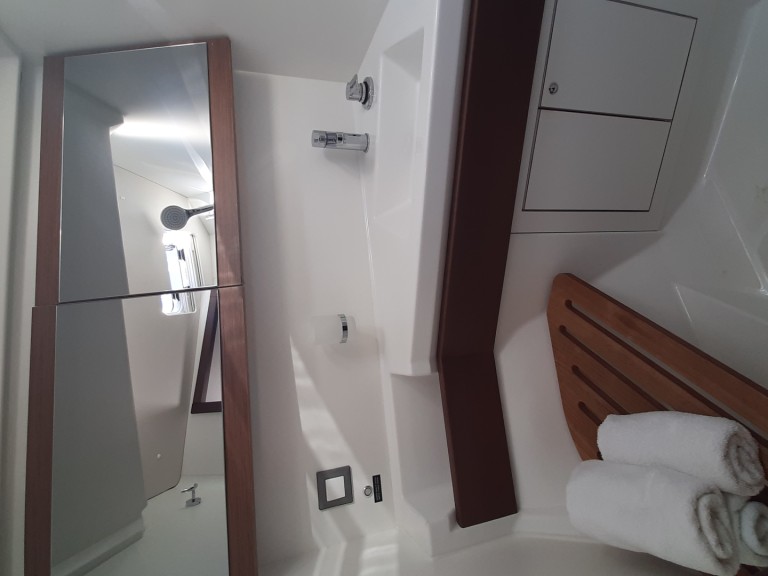 Hire Sailboat Bénéteau with a boat licence