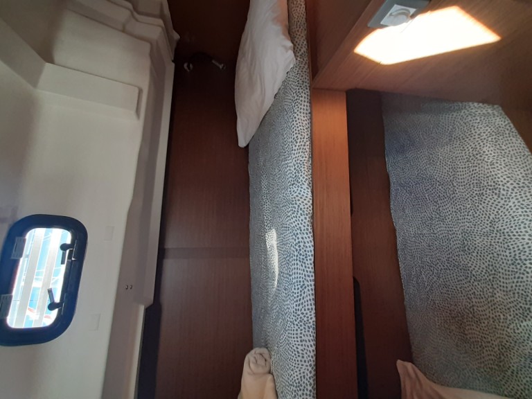 Hire a Bénéteau Oceanis 46.1 Split