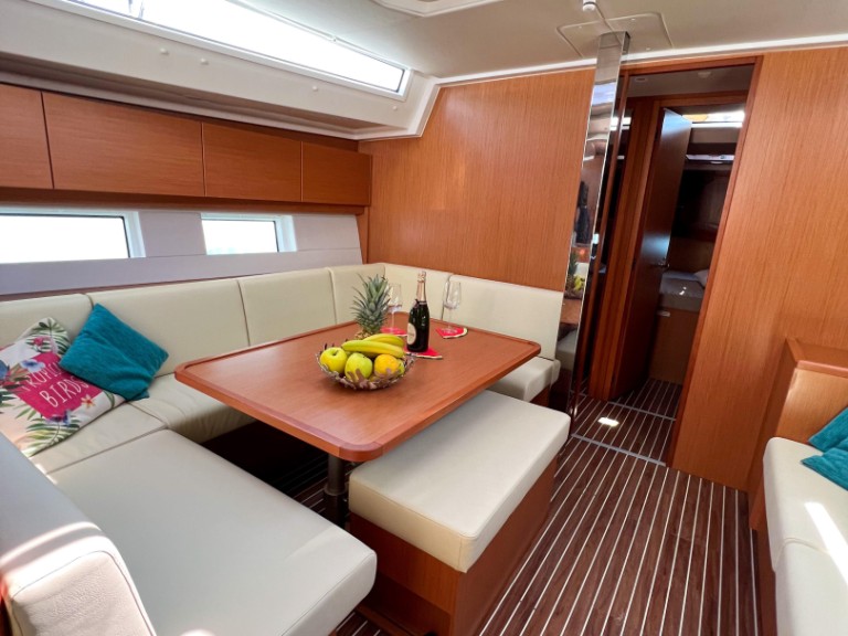 Charter a Bavaria Bavaria C45 in Bocca di Magra on Samboat