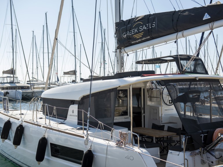 Hire Catamaran Lagoon with a boat licence