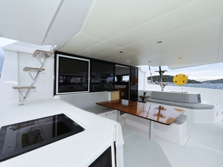 Catamaran to hire Šibenik at the best price